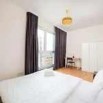 Ursus Spacious By Bookinghost *