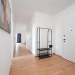 Ursus Spacious By Bookinghost