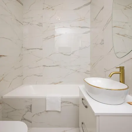 Ursus Spacious By Bookinghost