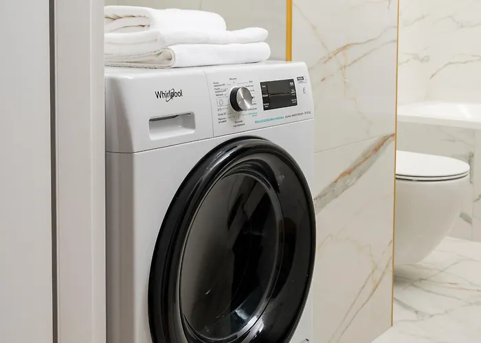 Ursus Spacious By Bookinghost