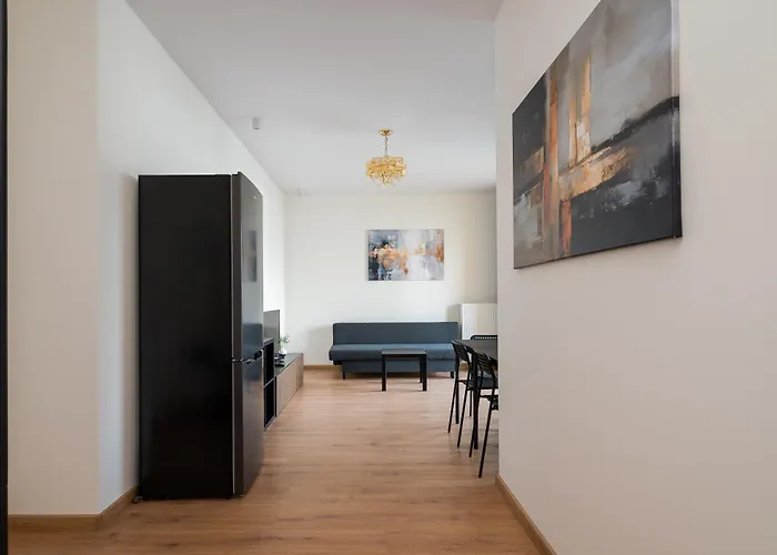 Ursus Spacious By Bookinghost *