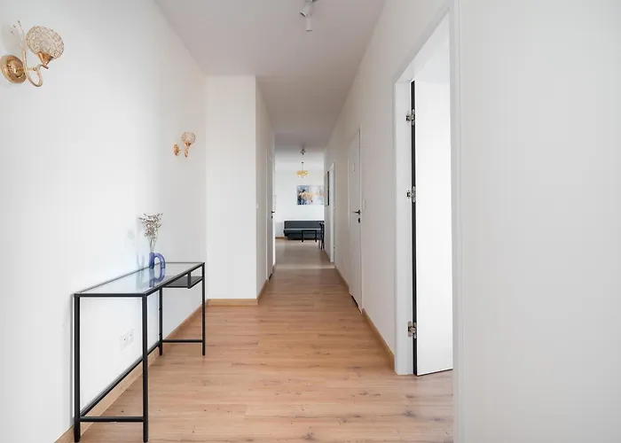 Ursus Spacious By Bookinghost *