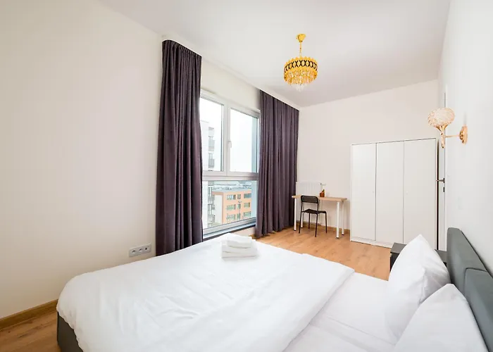 Ursus Spacious By Bookinghost *