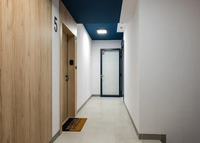 Ursus Spacious By Bookinghost