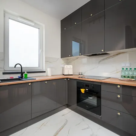 Apartamento Ursus Spacious By Bookinghost